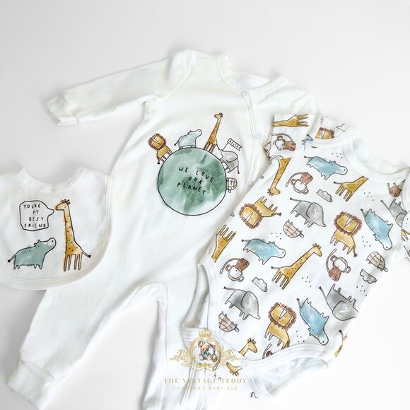 NWT Cute Baby Sleep N' Play Bodysuit Onesie & Bib 3 Piece Matching Set 6-9M - Picture 2 of 2
